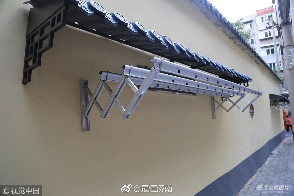 济南老城区现"共享晾衣架"