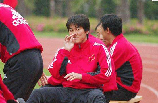 国足名将李明现状曝光,娇妻为他悉心打理家庭,如今已儿女双全