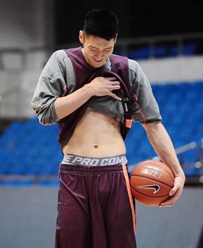 易建联的腹肌姚明的腹肌孙悦的腹肌差别真不是一点两点