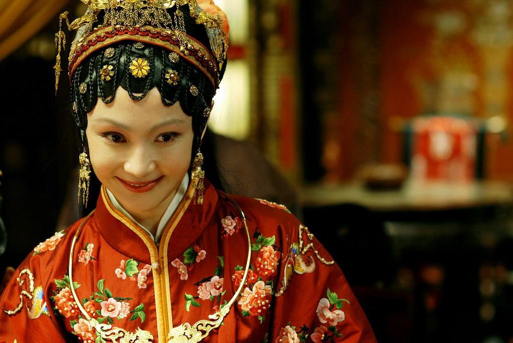 《新红楼梦》9年后,女主被遗忘,丫鬟配角赵丽颖杨幂红成一线!