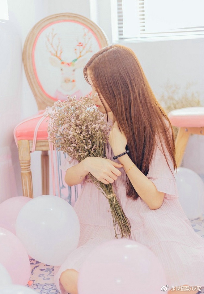 清新素净黄头发萌妹子居家粉嫩阳光俏皮唯美写真集