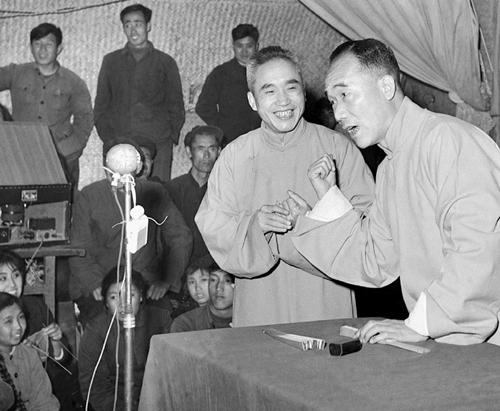 侯宝林老照片,说相声表情丰富生动|侯宝林|相声|表演艺术家_新浪新闻