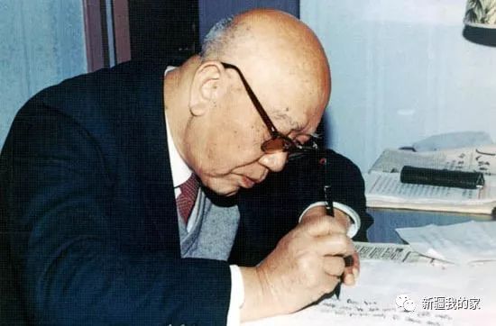 他两次主政新疆,宁拿低工资不拿高工资,一家三