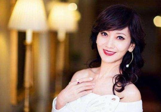 同是女神,同入豪门,林青霞和赵雅芝的老公差距怎么那么大!