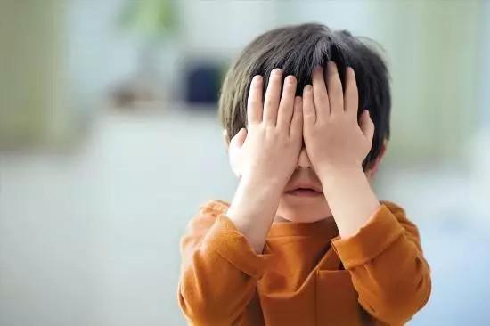 孩子经常夜醒哭闹,不一定是饿了,而是身体有这4种不舒服的感觉