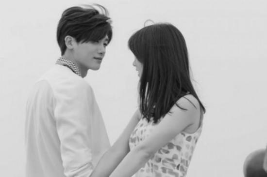 凡是对你动情的男人,通常有这四个"难以掩盖"的表现