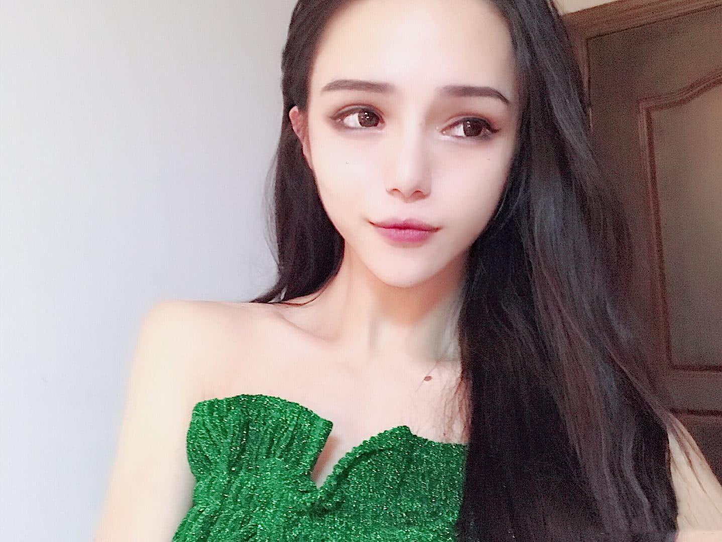 女装大佬小银,遭到网友315打假投诉,无法接受他是个男人