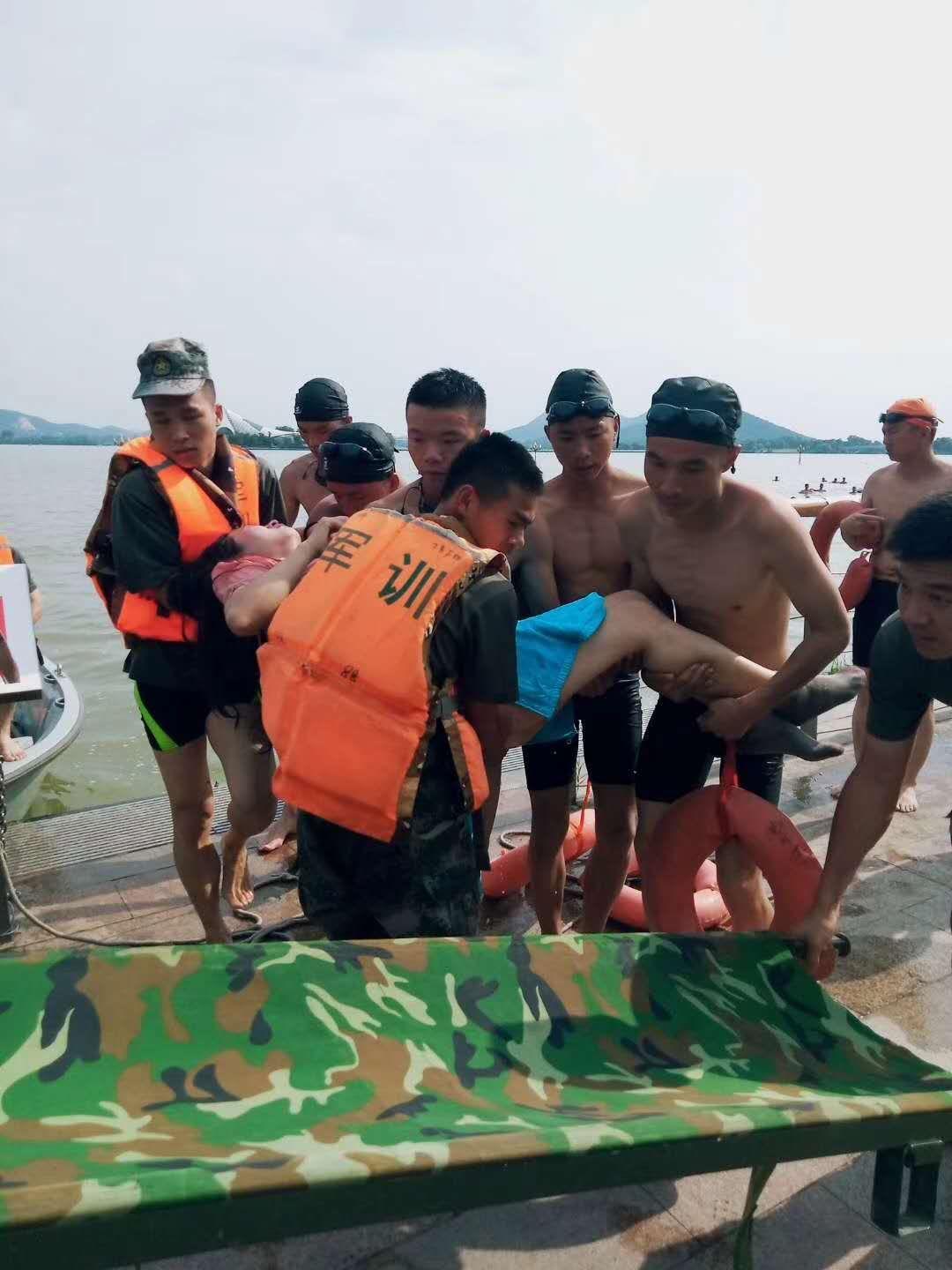 又是军人!怀"双胞胎"孕妇轻生跳河,他们拼命救下三条性命