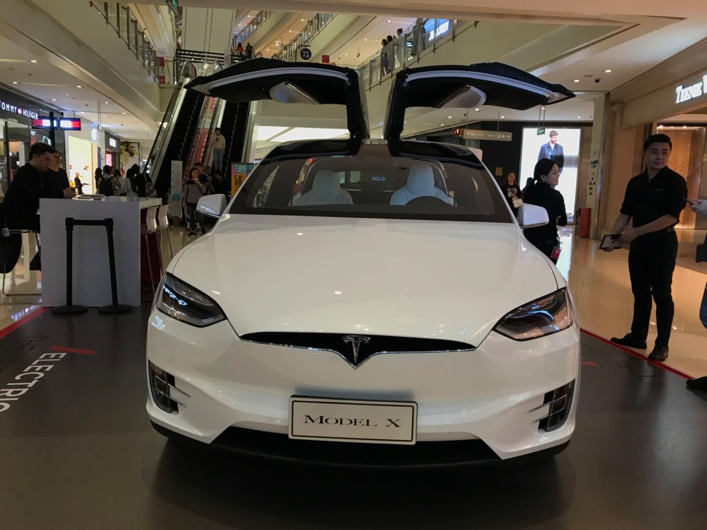 重庆龙湖时代天街车展系列:纯电动7座model x续航达552公里