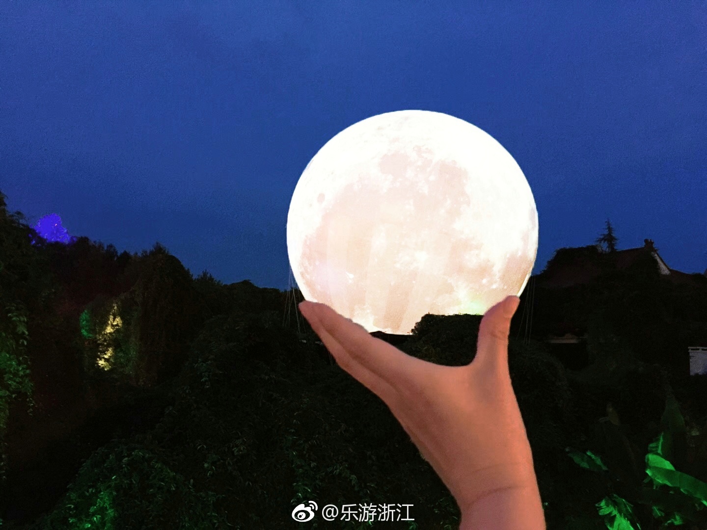 月下告白的一千零一种方法|月亮|横店梦幻谷|打卡_新浪新闻