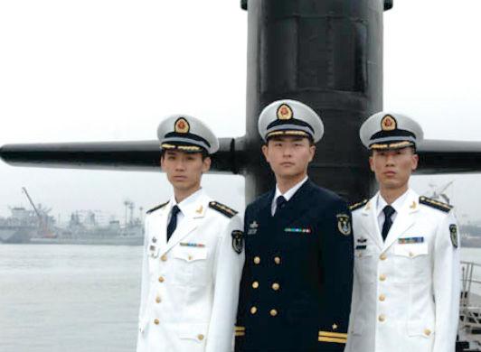 海军军装为什么有两种颜色?这里告诉你原因