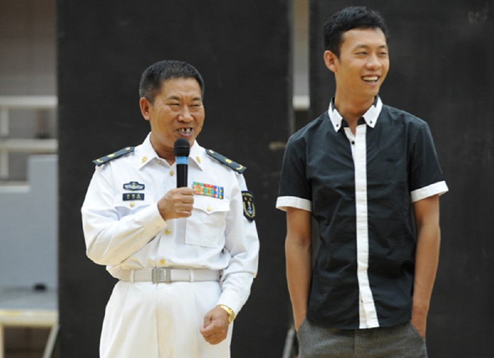 演了21年丑角,却娶了个老婆美貌如花,如今女儿比妈妈还漂亮