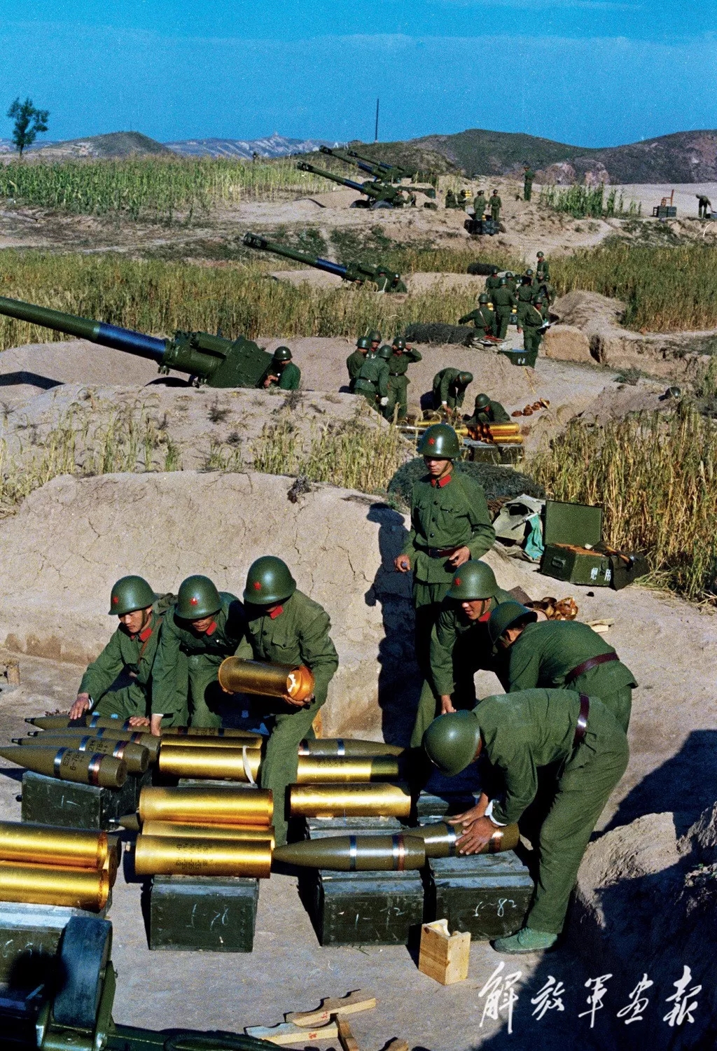 重温40年来解放军重大演习演训活动的经典画面……(解放军画报)  