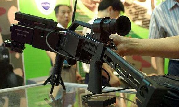 子弹真的会拐弯,用以色列这把"拐弯枪",我们都能做到