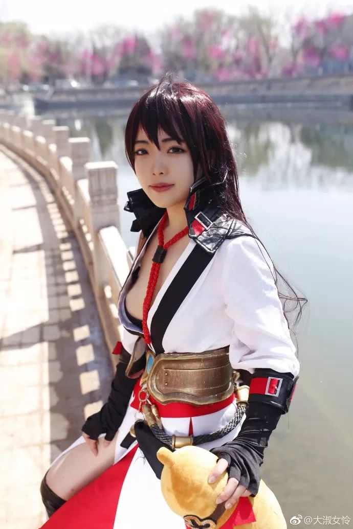 游戏cos一不小心发现李白居然是个女孩子