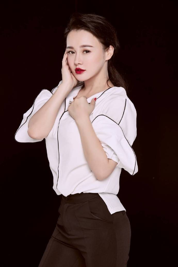 奥运冠军邹市明妻子:冉莹颖