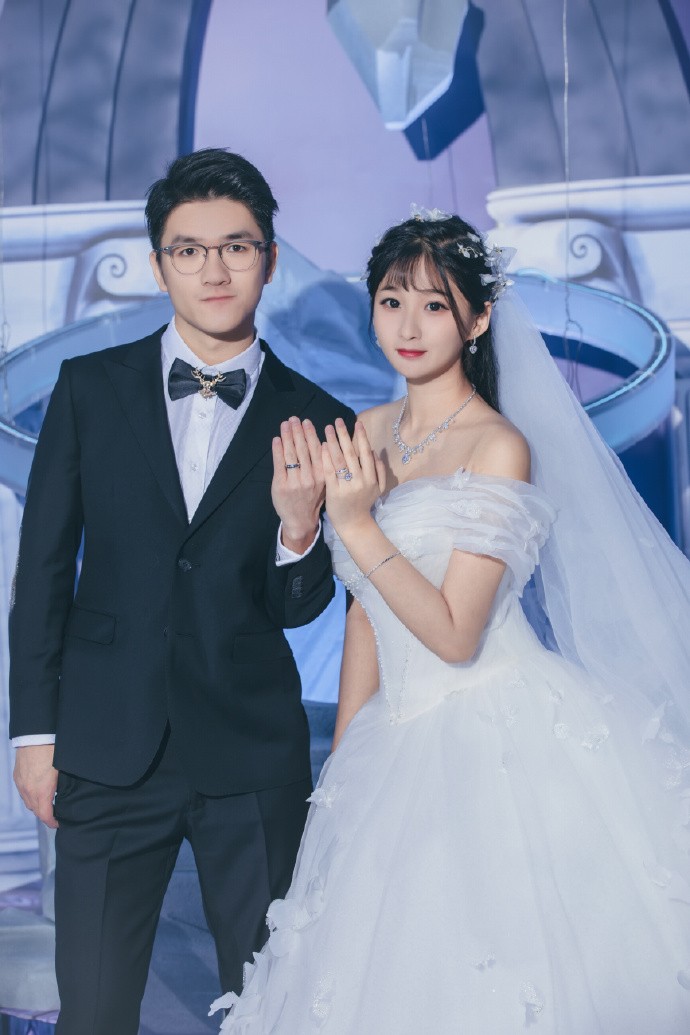 若风结婚牌面很大!被封杀的陈一发也首度现身,离冯提莫远远的!