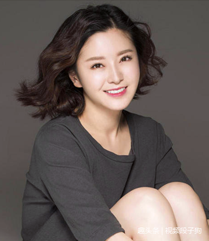 母亲节,这款发型让妈妈年轻十岁|妆容|母亲节|发型_新浪新闻