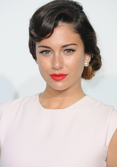 她曾是好莱坞最著名的女演员现在却落魄到一人带两个孩子