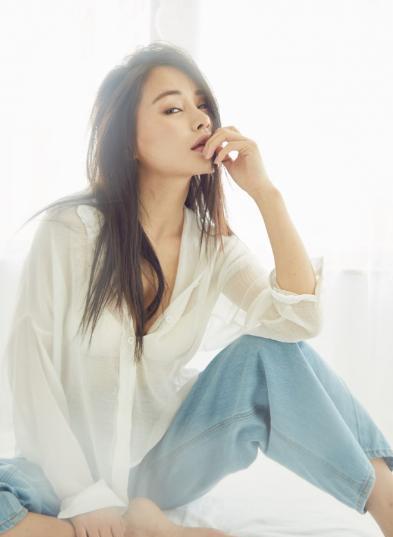 秒杀柳岩,比杨幂还性感《恐怖电影院2》闫薇儿性感撩人