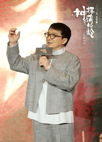 成龙新片定档2019春节,网友喊话至少30亿,又一