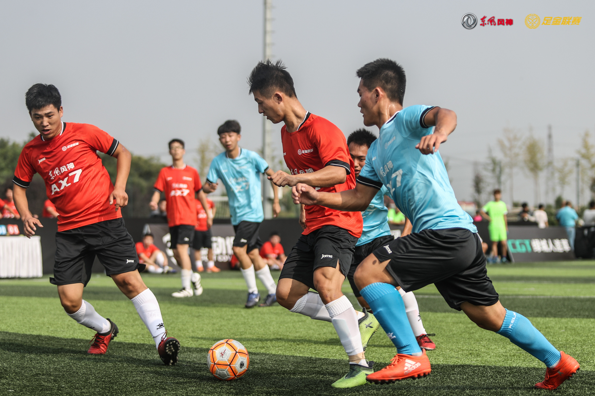 每一场足球比赛最投入的不仅是上场的足球运动员_新浪看点