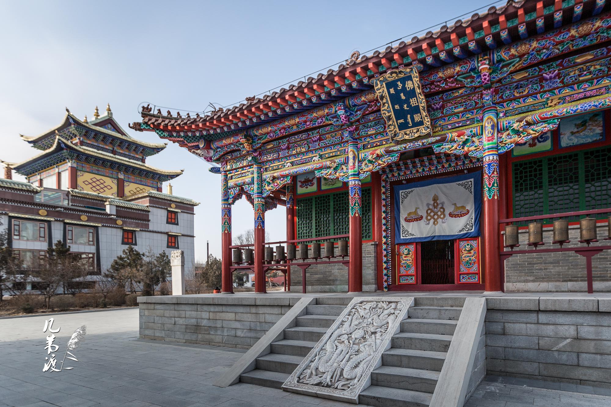 辽宁阜新·瑞应寺(四)佛祖殿和九臣祈愿殿之间的白塔,四大金刚立于