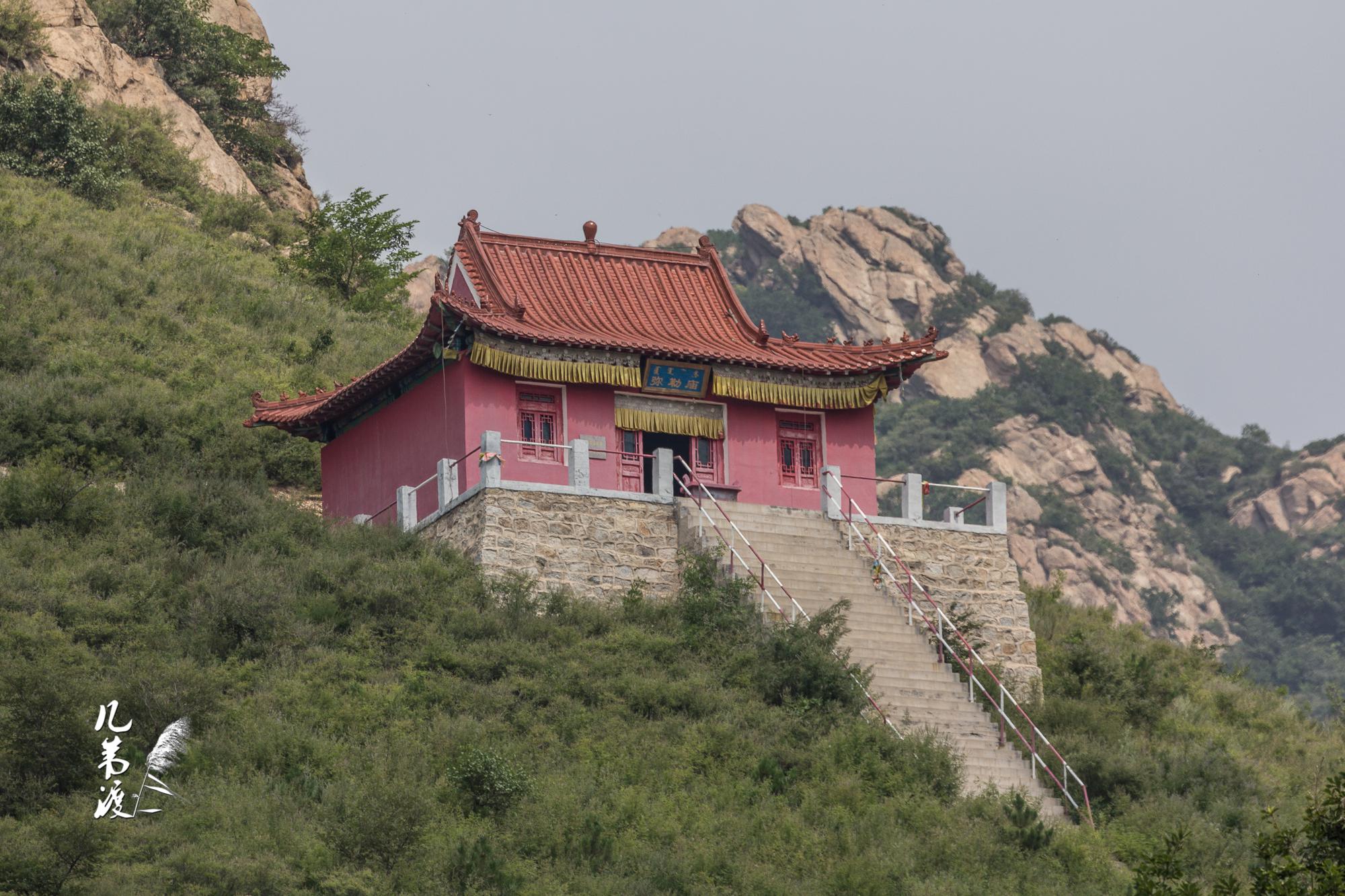 位于阜新县的宝力根寺汉译为白泉寺传始建于清嘉庆六年