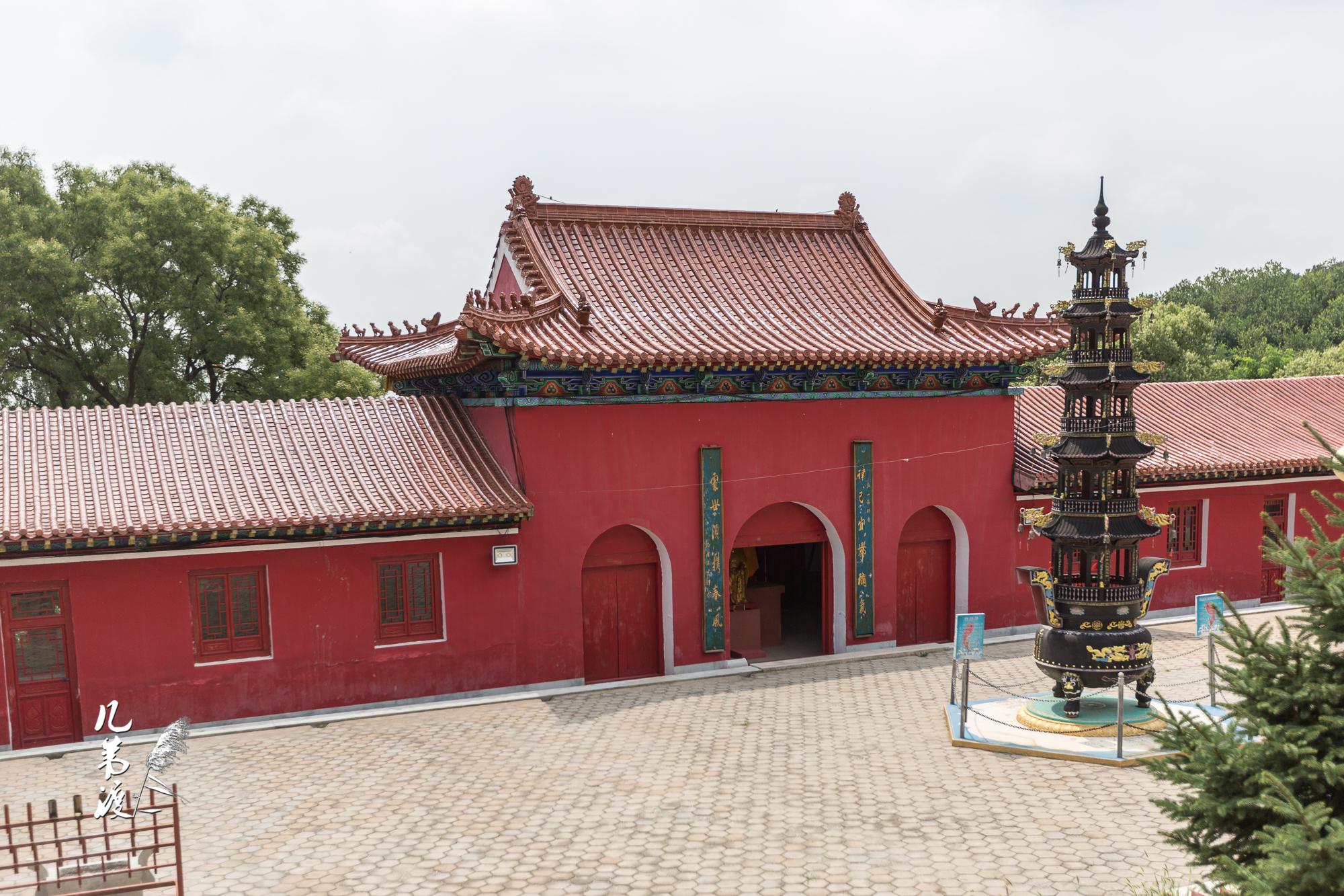 位于阜新县的宝力根寺汉译为白泉寺传始建于清嘉庆六年