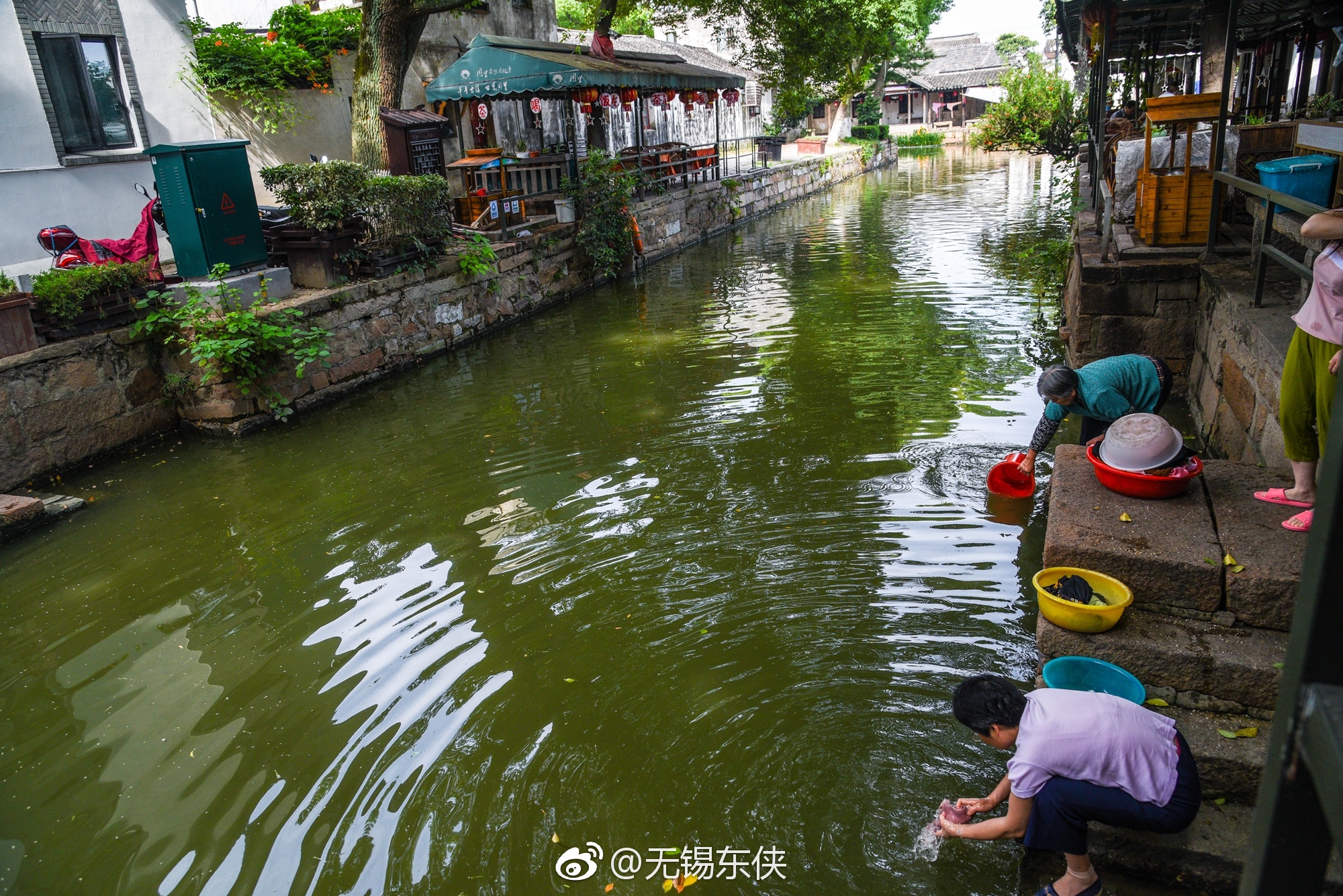 江南水乡同里古镇水道纵横，一条条清澈的河流在老屋门前潺潺流淌|同里古镇|老屋|江南水乡_新浪新闻