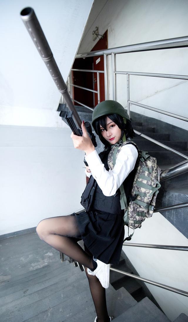 绝地求生cos,沉迷吃鸡的美少女,好可爱