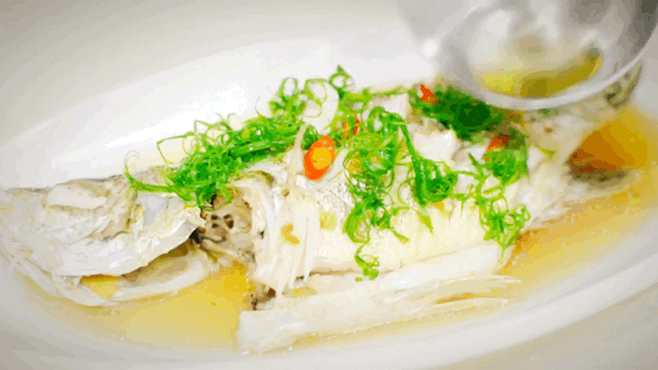 简单的蒸鱼却一直做不好?你跟星级酒店出品之间只差这几步!