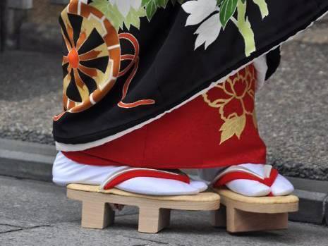 日本人引以为豪的漆木屐文化因为一古墓之物而颜面尽失泪崩