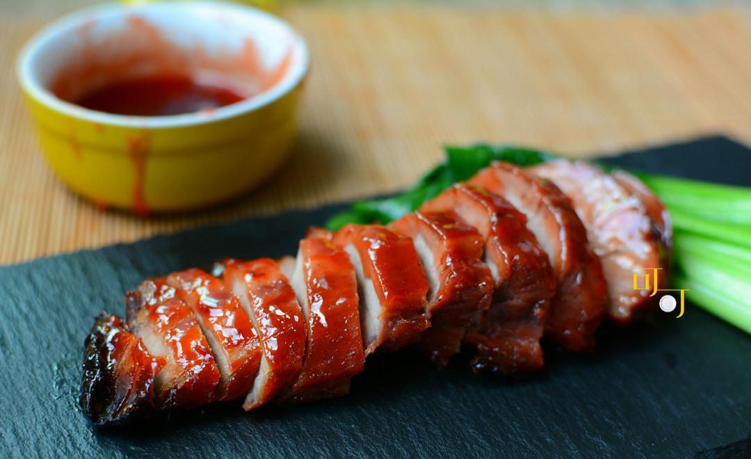 叉烧肉只能在饭店吃?自己家里腌一腌,烤一烤超简单,秒变大厨
