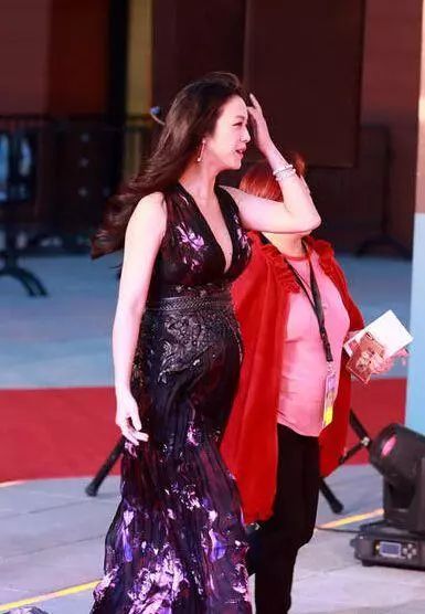 我们都知道张庭怀孕的过程不容易,在怀女儿的时候,反复做了八九次试管