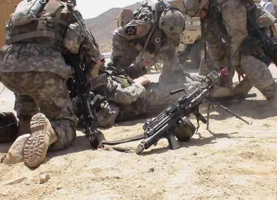 美军基地突发"内乱",士兵开始互相残杀,场面极度混乱!