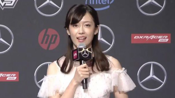 现场采访rng辅助小明的主持人薇薇却引起了大家的关注,其原因是因为