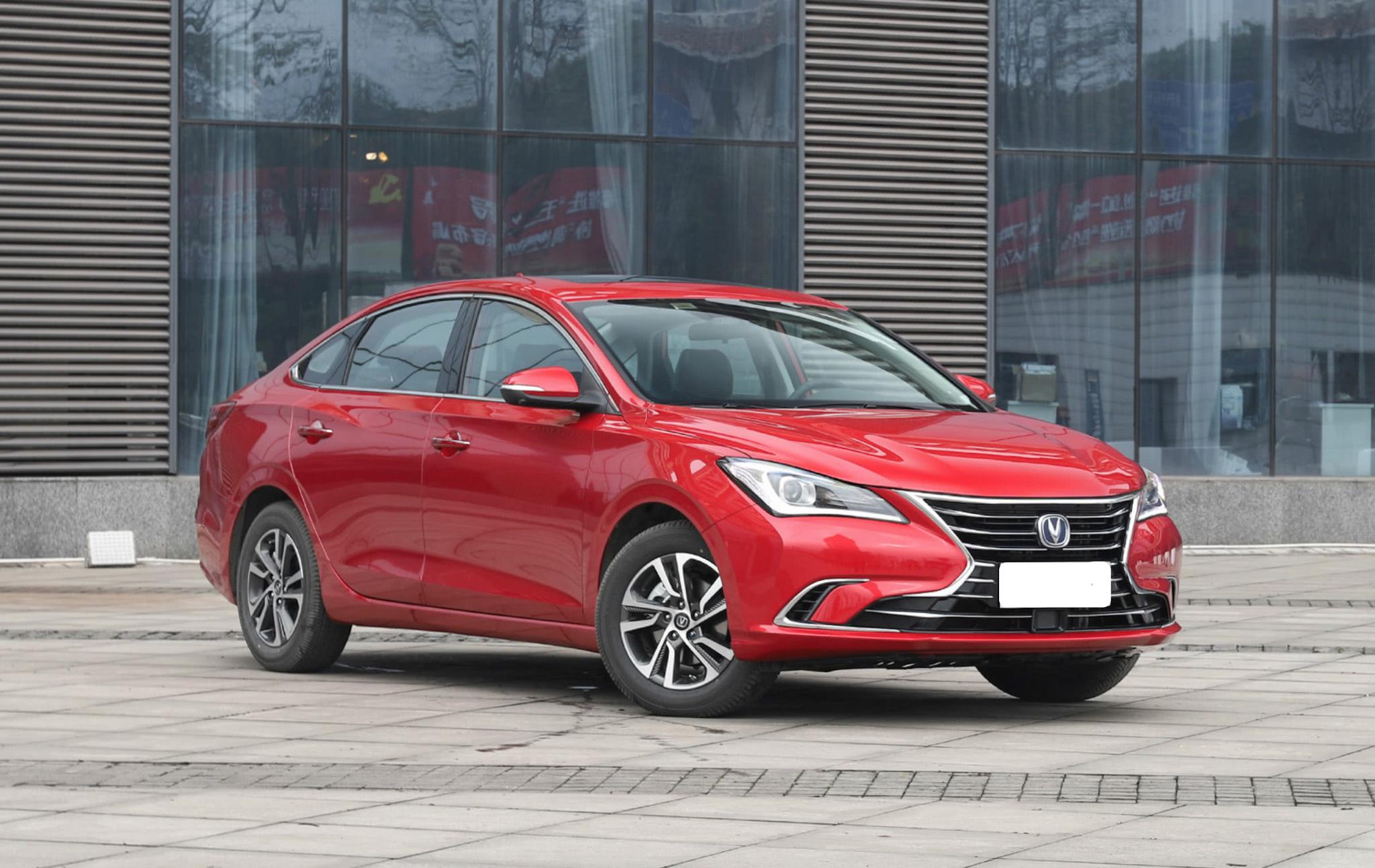 飞龙点评:长安汽车最近几年,频频推出爆款车型,比如长安cs35,cs55