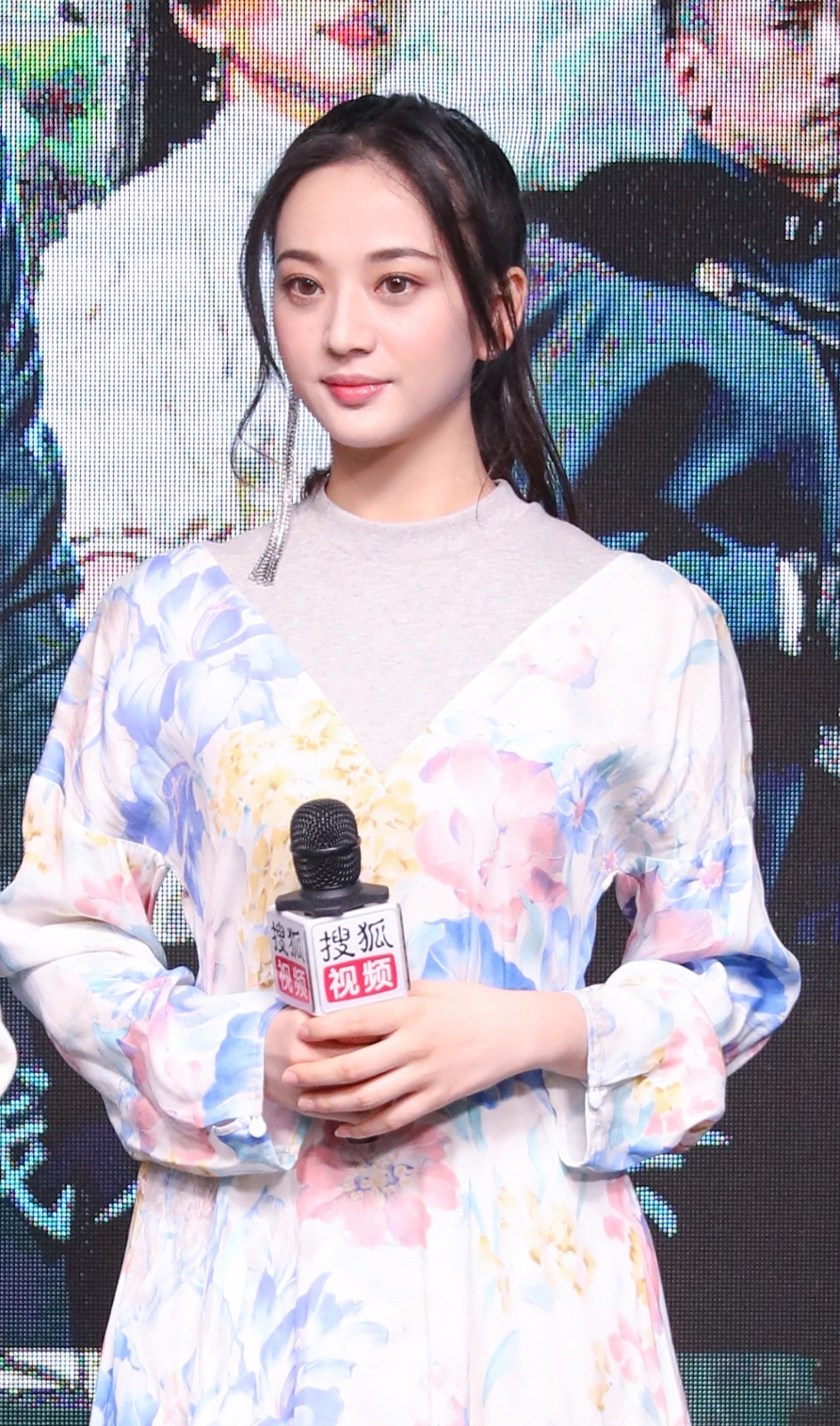 唐本新戏《降龙之白露为霜》上线开播 造型多变引期待