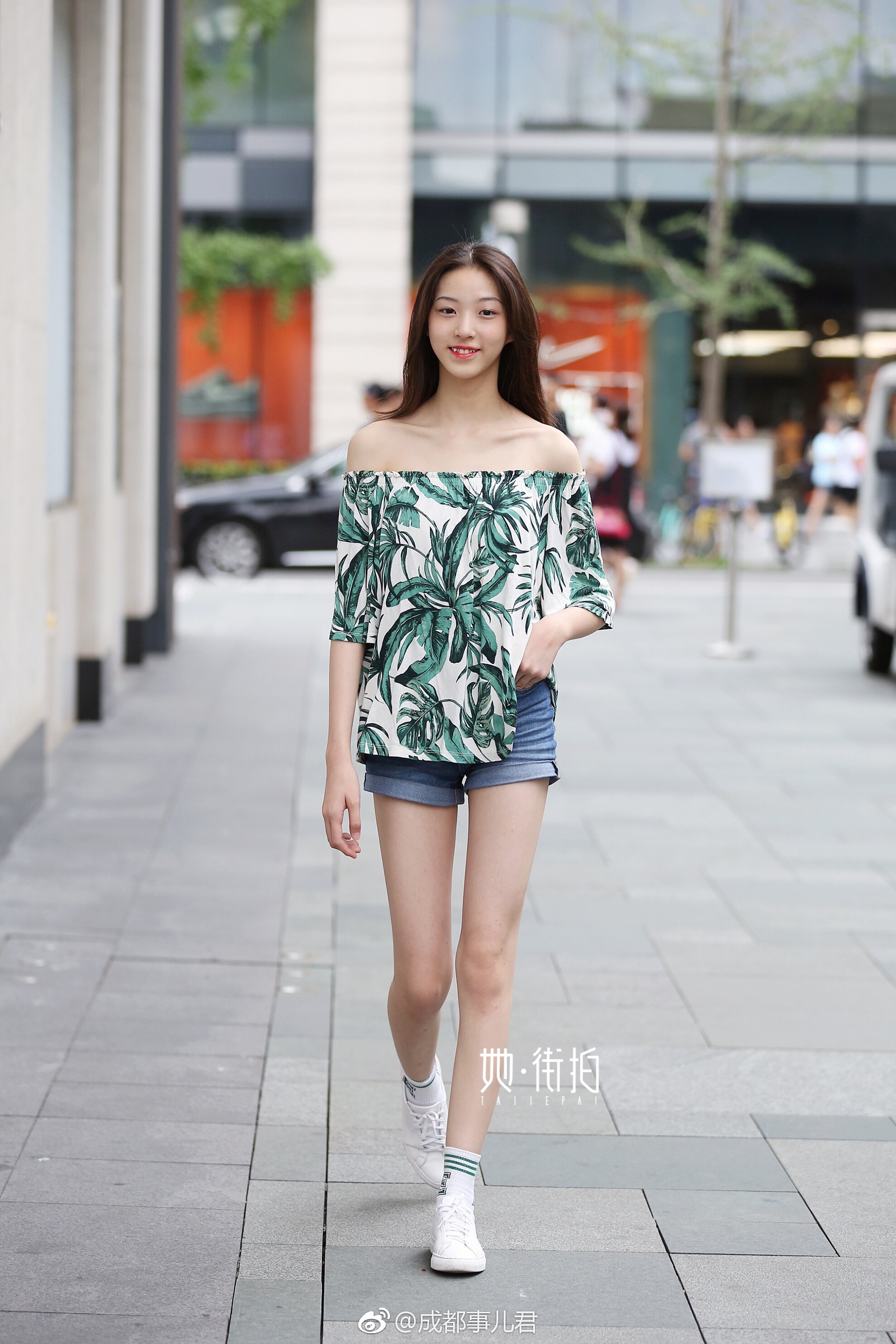 成都街拍到的小姐姐