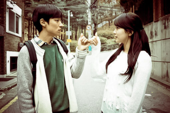 以朋友的名义偷偷爱着你至少这样不会失去你