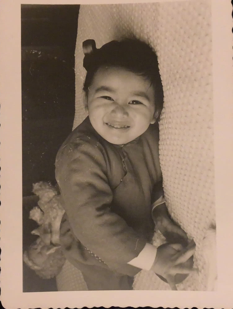 六一明星晒童年照,六小龄童帅气关之琳可爱,她从小就是美人胚子