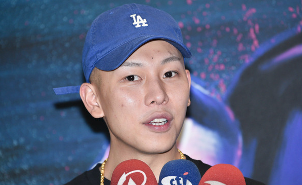 顽童瘦子唱到泛泪,吐13年奋斗心声