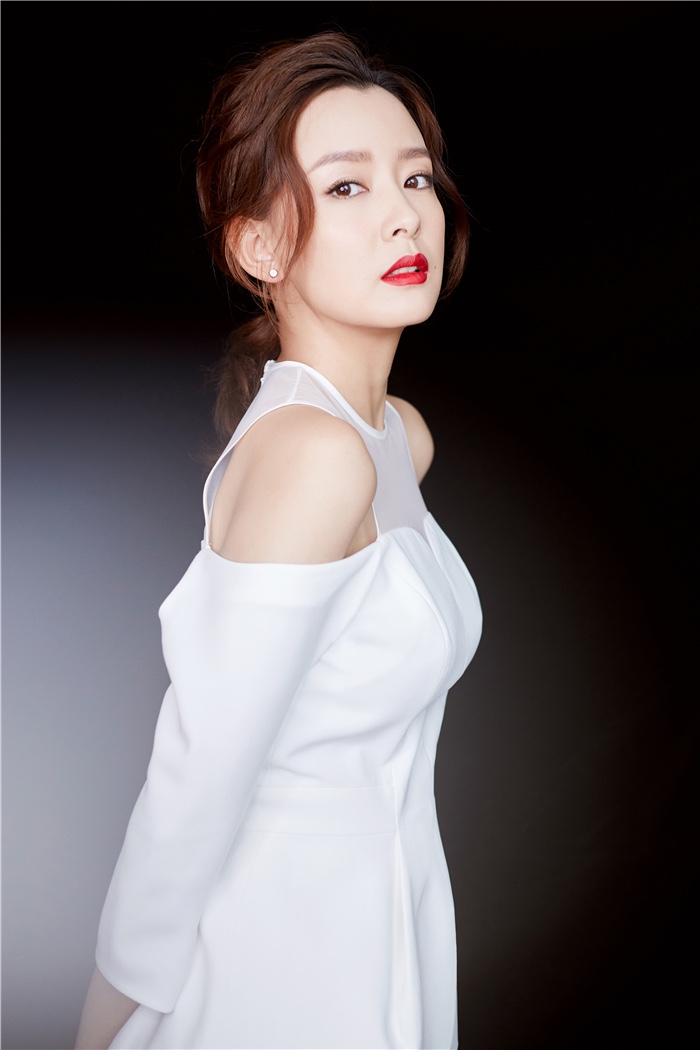 品牌yesbyyesir在京举办18秋冬时装发布会,演员周奇奇受邀头排看秀