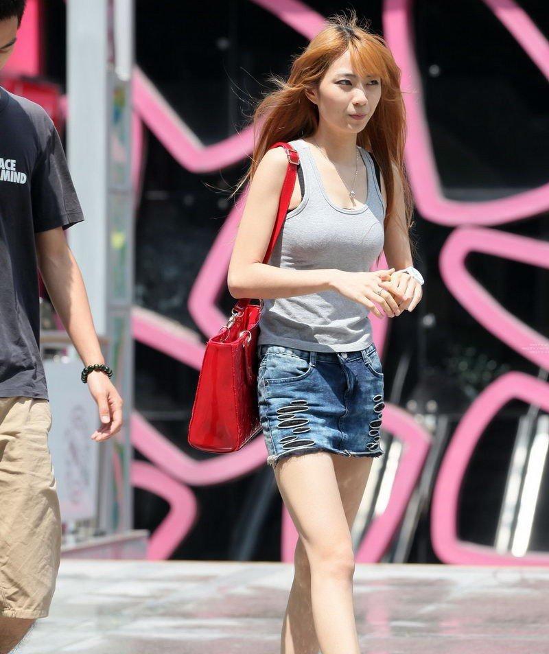 街拍: 七夕 这么漂亮的美女应该不是单身吧