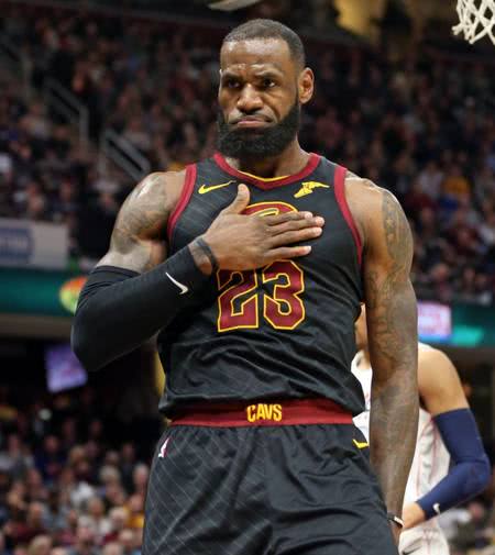 詹皇这一球尽显联盟第一人风范