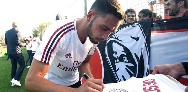 名宿批米兰引援有数量没质量, 缺c罗式转会! 一线队需裁8人