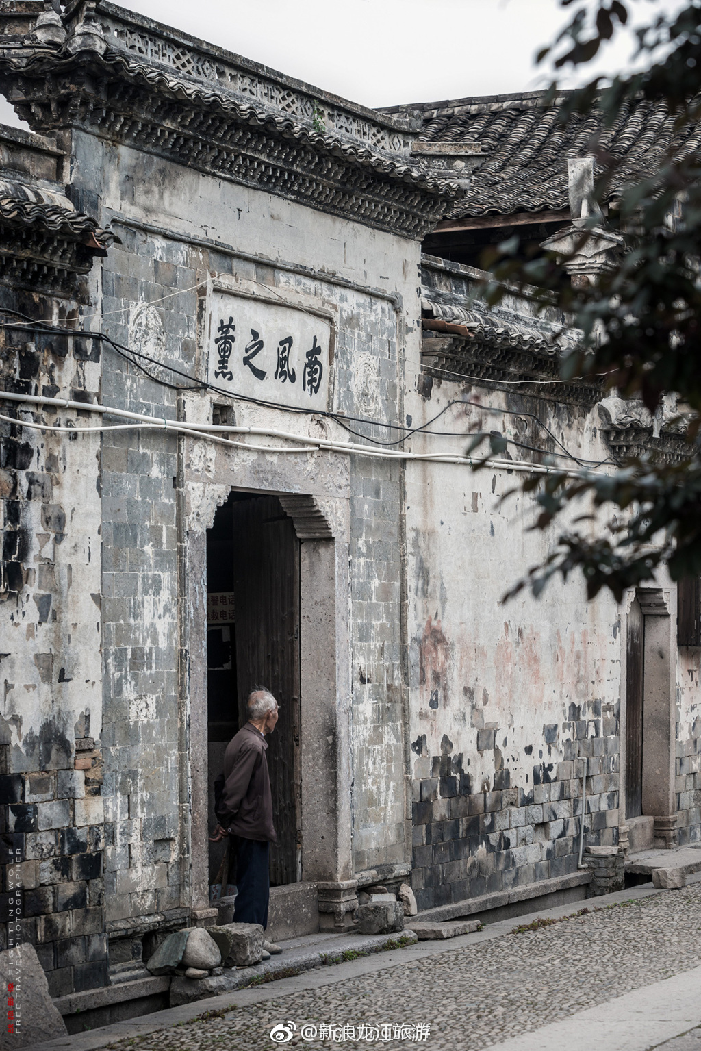 浙江台州市仙居县白塔镇高迁古村是一处融山,水,古建筑为一体的典型