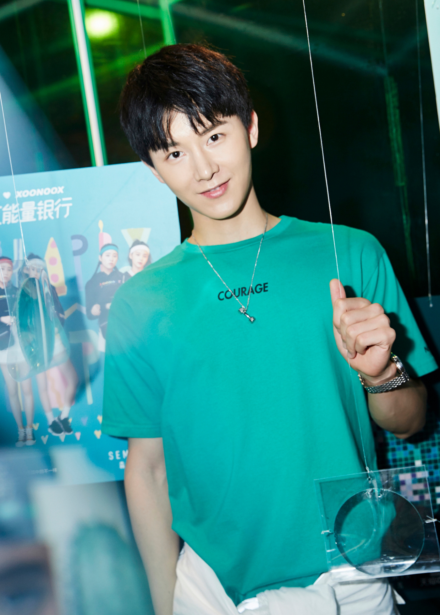 "小哥哥"杨泽出席发布会 清新阳光展治愈系笑容