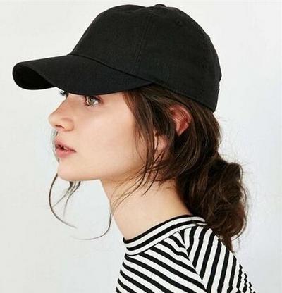 掌握「5种棒球帽新发型」,让你一样可以很"女神feel"!